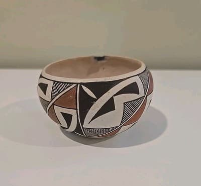 Vintage Signed Evelyn Cheromiah Pottery Old Laguno Pueblo Bowl Vase
