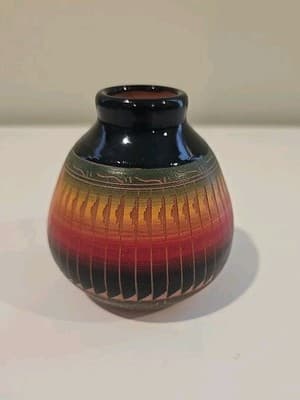 Etched Navajo Red Clay Pottery Vase Signed W. Johnson Navajo - Thumbnail 6