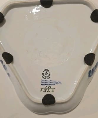 Royal Copenhagen Blue Fluted Flower Braided Triangular Dish 10/1520 - Thumbnail 7