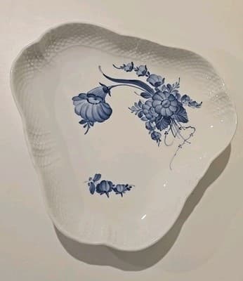 Royal Copenhagen Blue Fluted Flower Braided Triangular Dish 10/1520 - Thumbnail 2