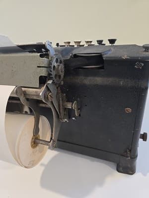 Vintage Monroe Mechanical Adding Machine – Early Office Calculator w/ Keys 1940s - Thumbnail 10