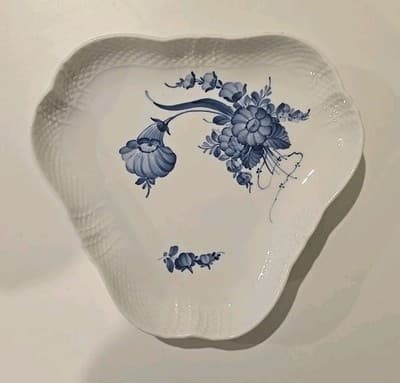 Royal Copenhagen Blue Fluted Flower Braided Triangular Dish 10/1520 - Thumbnail 3