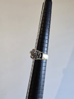 Silver Tone Marcasite with Three Stones Ring Sz 6.5 - Thumbnail 9