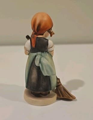 Goebel Hummel Little Sweeper 171 No Crazing! Mint - Thumbnail 3