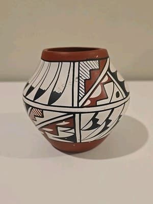 Pueblo Native American Pottery Vase Bowl Signed E Tafoya II - Thumbnail 3