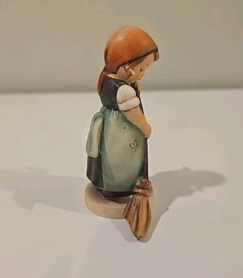 Goebel Hummel Little Sweeper 171 No Crazing! Mint - Thumbnail 4