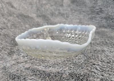 Vintage Anchor Hocking Heart Dish Moonstone Opalescent Hobnail 8" Collectible - Thumbnail 4