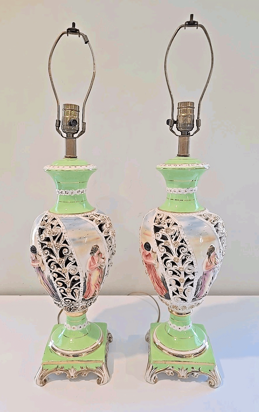 Pair of D'indri Capodimonte Italian Porcelain Lamp Brass Base Hand Painted 29"