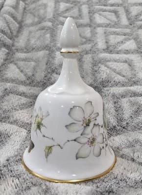 Bow Porcelain 3 ½ in white bell white flowers butterflies gold trim England - Thumbnail 3