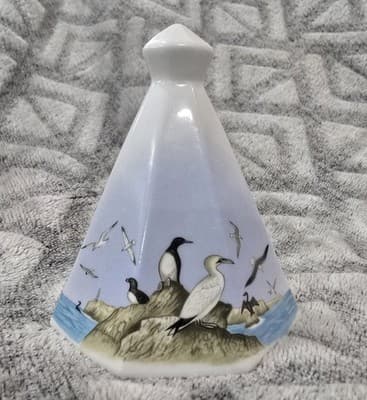 Poole England “Seabirds” English Fine Bone China Bell Beach Scene