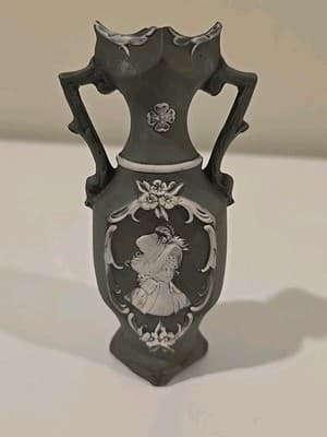 Green Pottery Vase Cameo Victorian Figurine 2 Handle Art Deco 1784 Fashion Lady