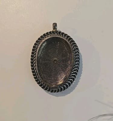 VTG Signed Warner Painted Lady Portrait Necklace Pendant 2" - Thumbnail 3
