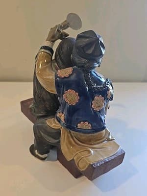 Vintage Porcelain Asian Couple Figure Man Brushing Woman's Hair - Thumbnail 7