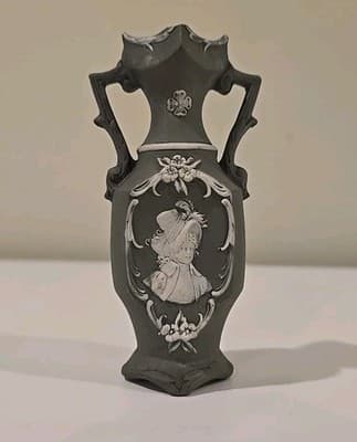 Green Pottery Vase Cameo Victorian Figurine 2 Handle Art Deco 1784 Fashion Lady - Thumbnail 2
