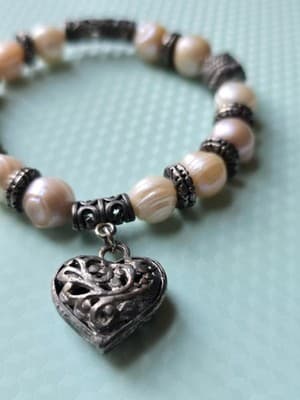 Multi Colored Cultured Pearl Bracelet With Heart Charm - New Without Tags - Thumbnail 2