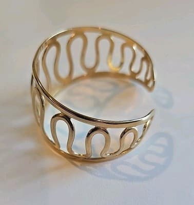 Vintage Sarah Coventry Bracelet, Open Cuff Gold Tone "U" Design - Thumbnail 5