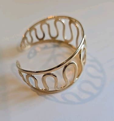 Vintage Sarah Coventry Bracelet, Open Cuff Gold Tone "U" Design - Thumbnail 4