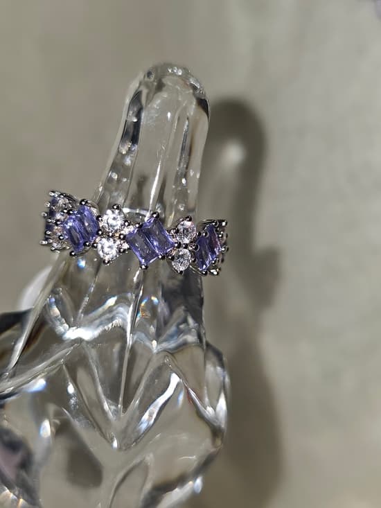 Elegant Silver Ring with Lavender Cubic Stones - Thumbnail 4