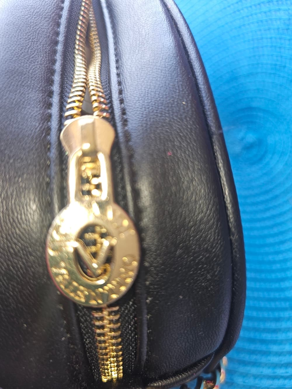 Valentino Quilted Black Crossbody Bag with Gold V Logo - Thumbnail 2
