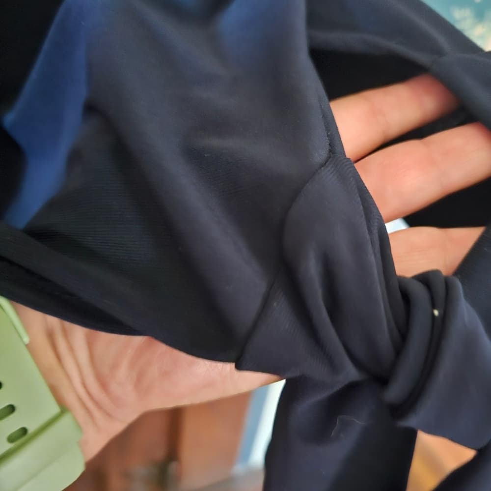 Cute Navy top w/ Gold trim sleeve - Thumbnail 2