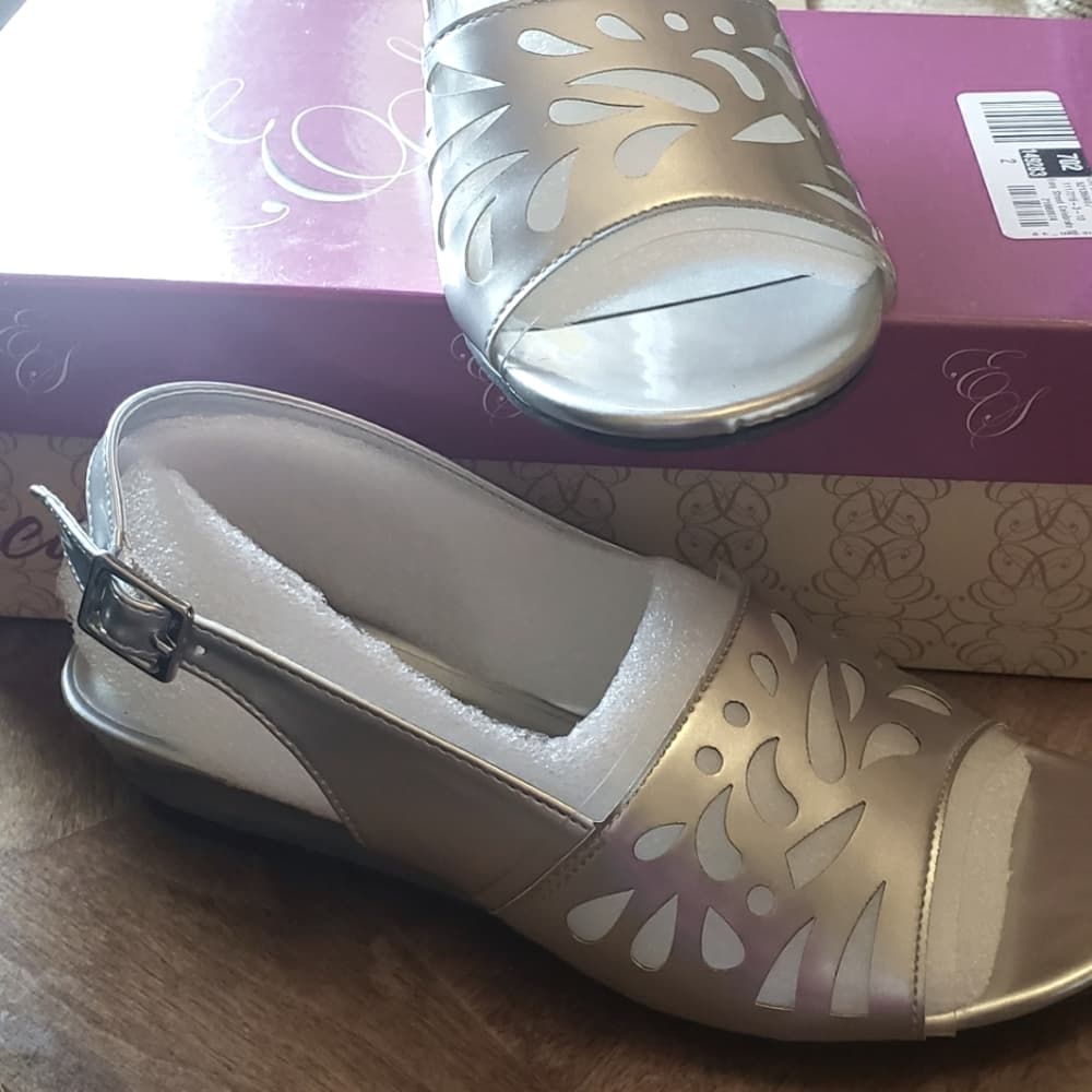 Low Heel Easy Street shoe - Thumbnail 3
