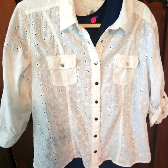 3/4 Sleeve Eyelet Top - Thumbnail 3