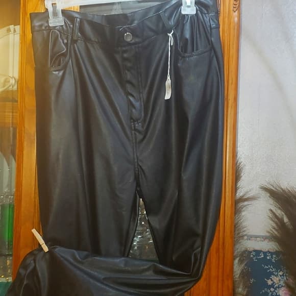 Black Roused Leather look - Thumbnail 3
