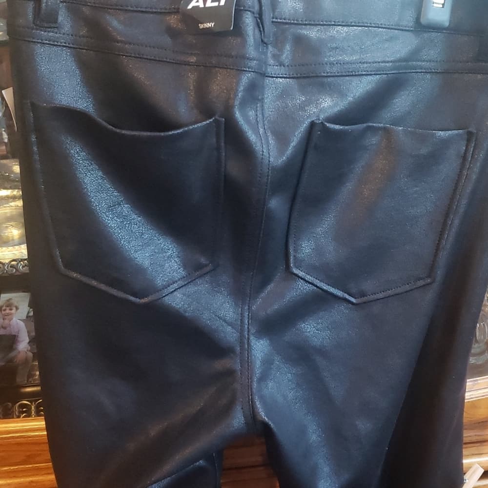 Black Leather look 14 - Thumbnail 2
