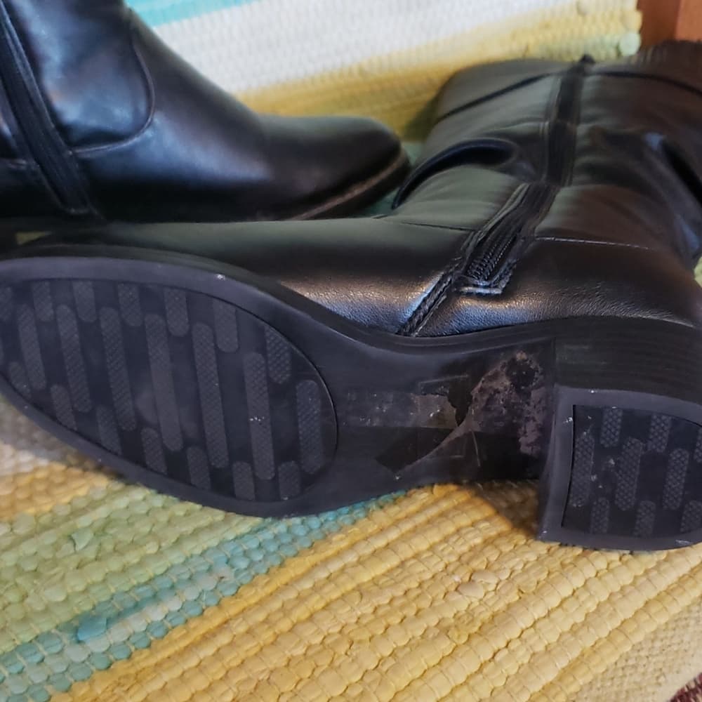 Never Worn 6 1/2 Wide boot - Thumbnail 2