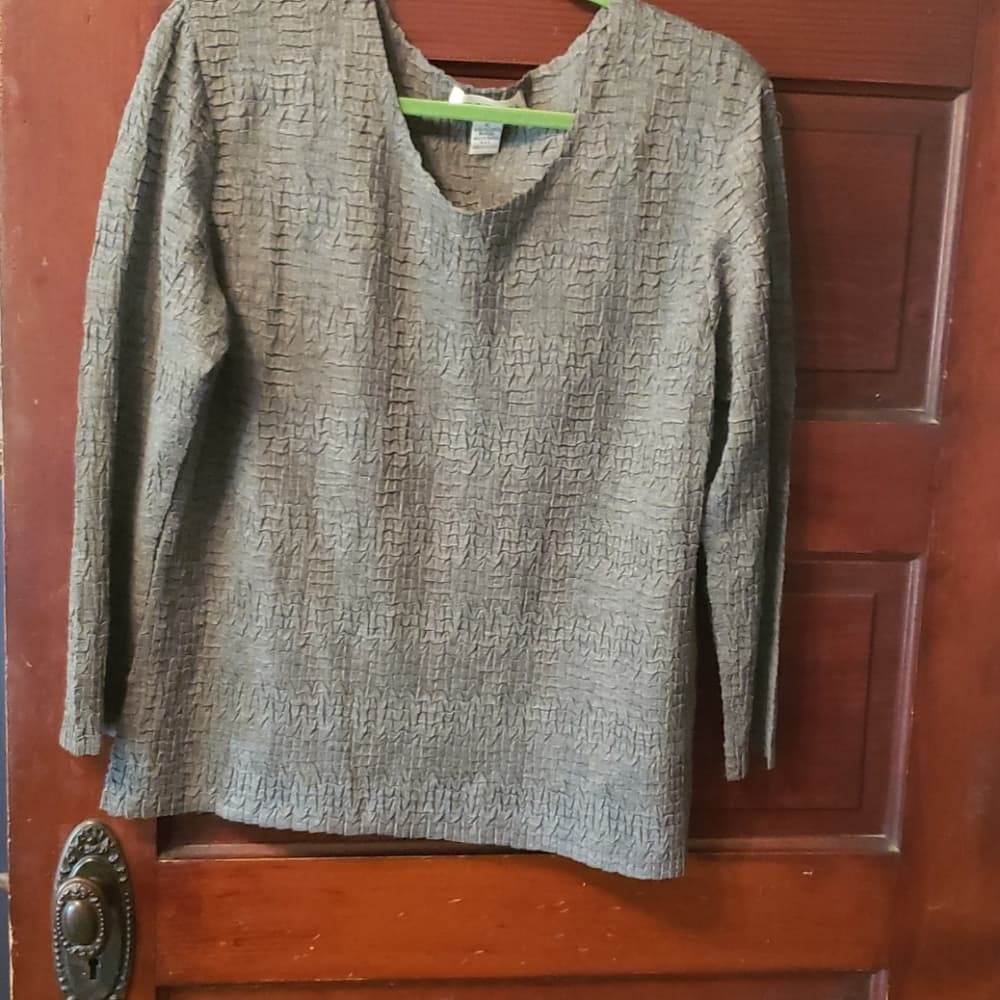 Thin silver/grey 3/4 sleeve