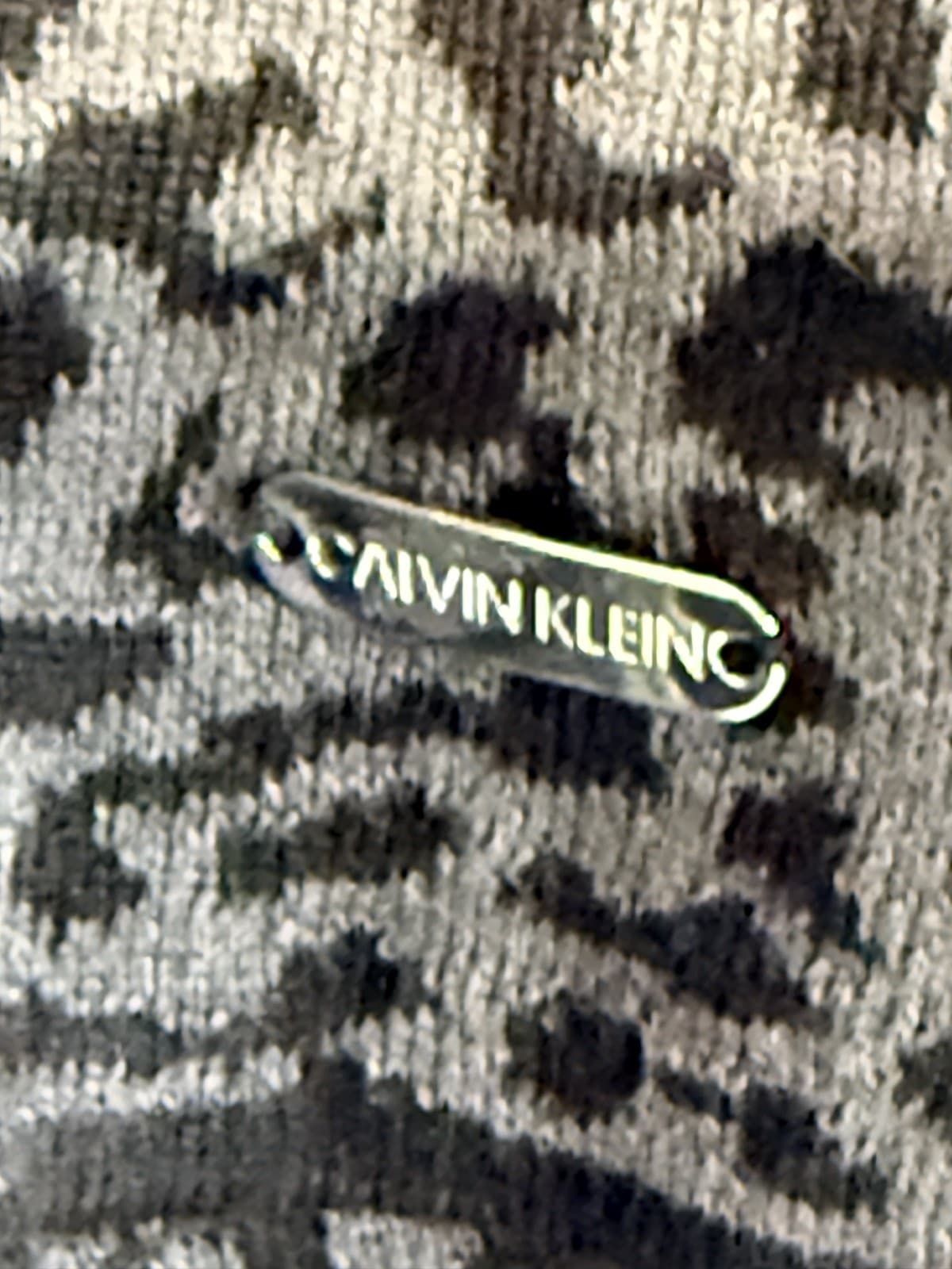 Calvin Klein Turtleneck Lepord Print Sweater BLK & GRY M - Thumbnail 2