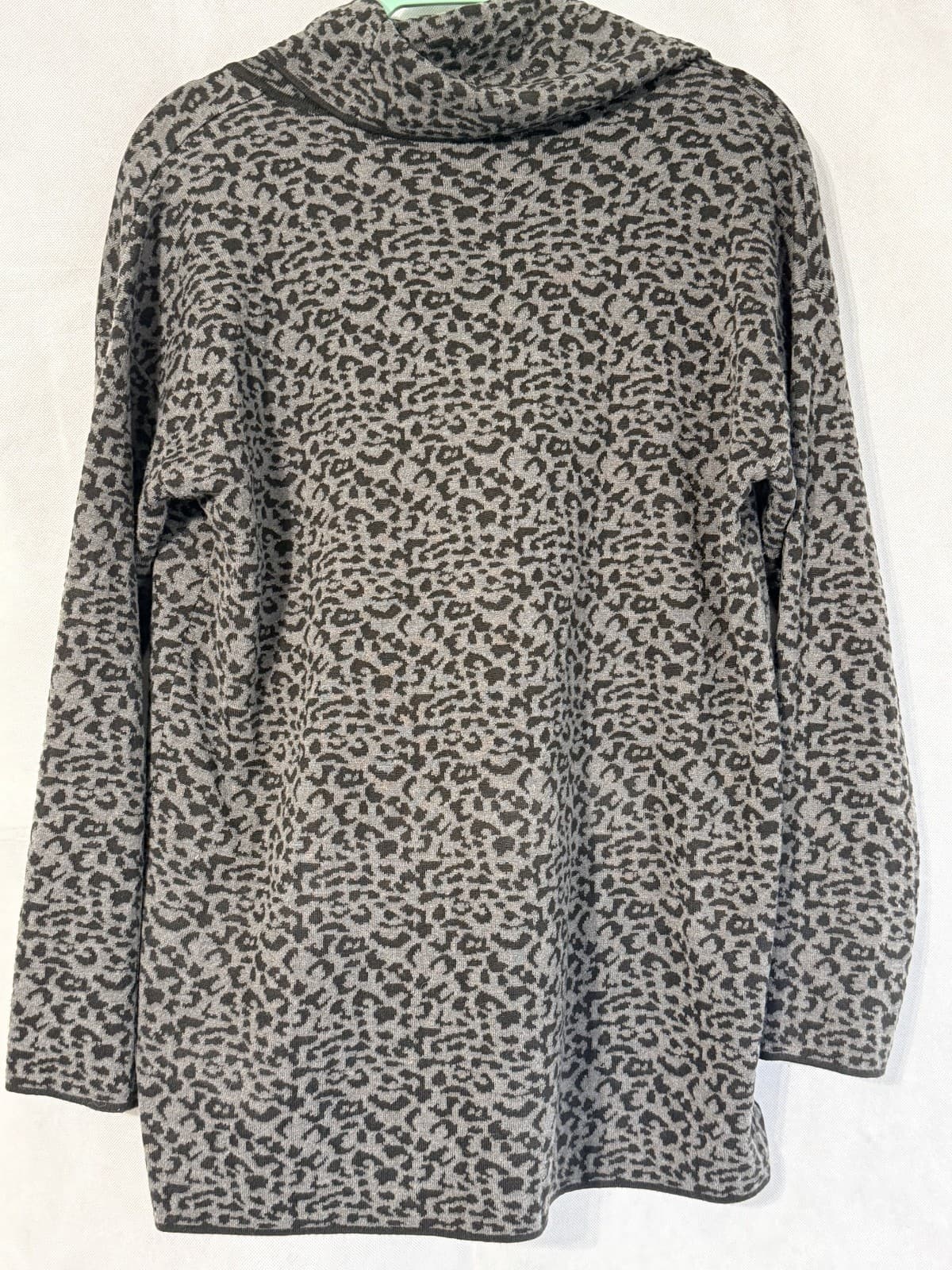 Calvin Klein Turtleneck Lepord Print Sweater BLK & GRY M - Thumbnail 4