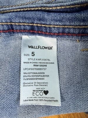 Wallflower Button Up Shorts Size 5 - Thumbnail 5