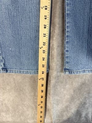 Gloria Vanderbilt Amanda Light Wash Jeans Women’s Size 10P - Thumbnail 5