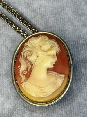 Vintage Gold Tone Resin Cameo Perfume Pendant Necklace, Rope Chain 20” 1970s - Thumbnail 3