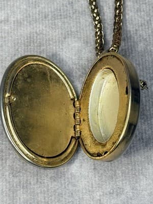 Vintage Gold Tone Resin Cameo Perfume Pendant Necklace, Rope Chain 20” 1970s - Thumbnail 5