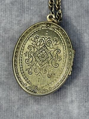 Locket Picture Pendant Necklace Faux Jade Stone 18” Length Gold Tone Reversible - Thumbnail 3
