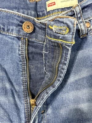 Wrangler Athletic Fit Jeans Men’s Size 38x30 Medium Wash - Thumbnail 4
