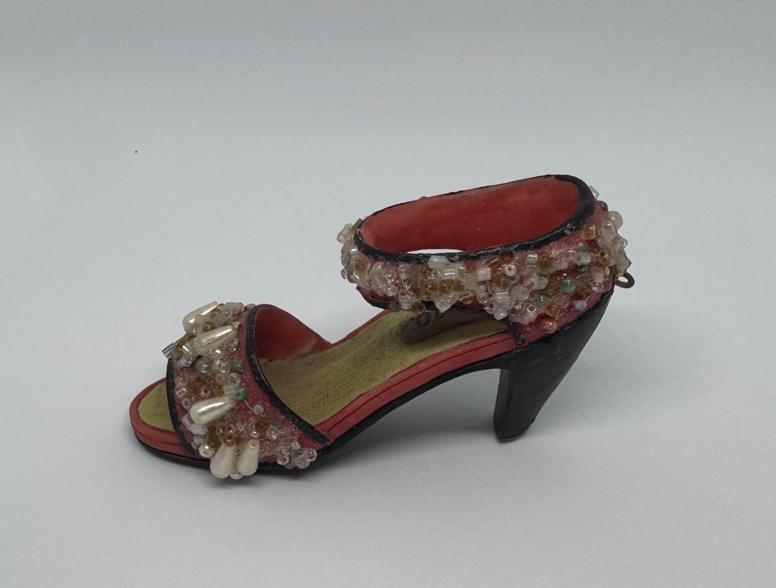 Beaded shoe ornament - Thumbnail 3