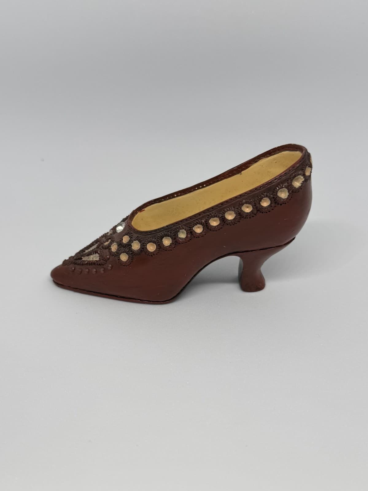 "Courtly Riches" minature shoe figurine - Thumbnail 3