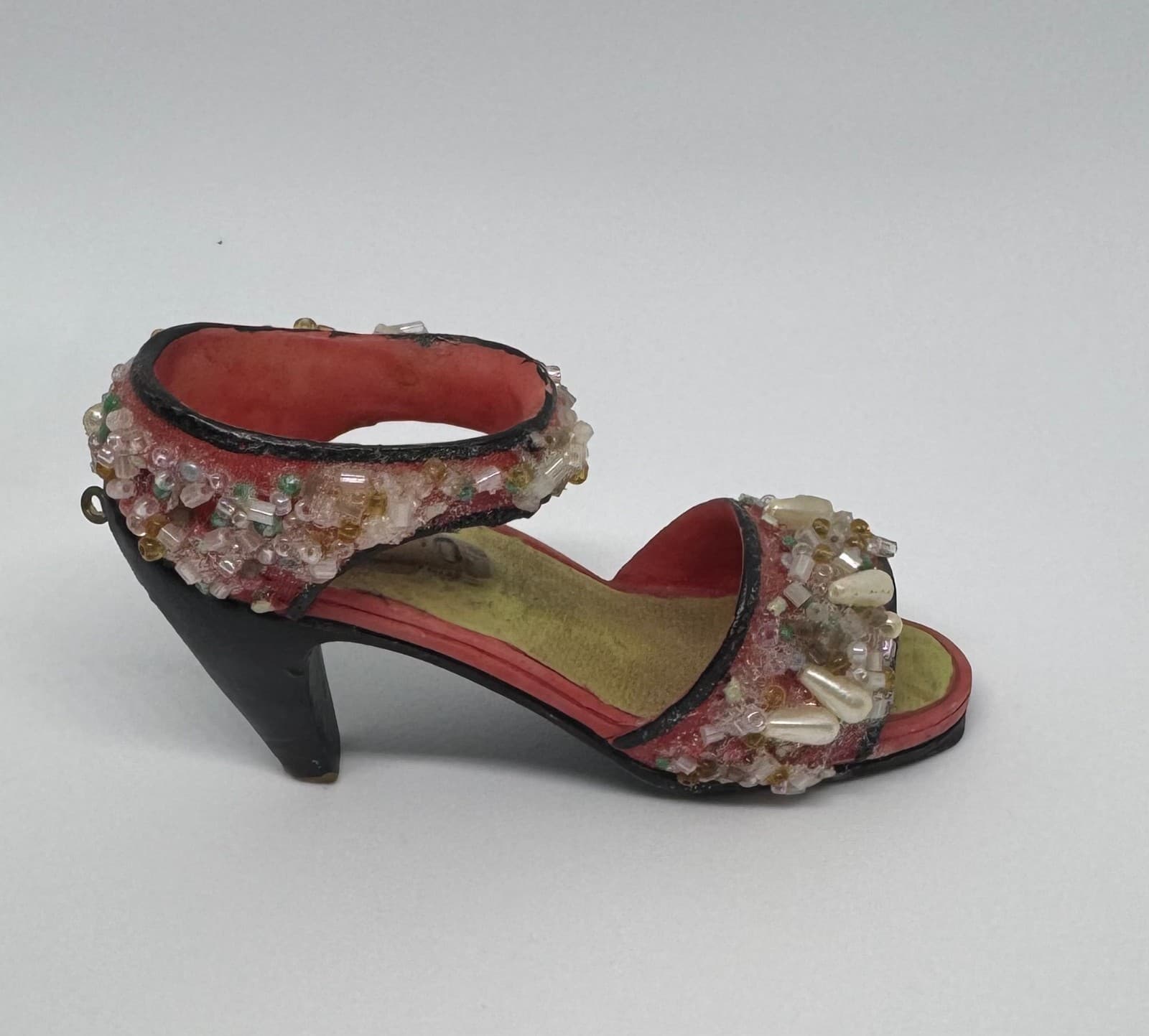 Beaded shoe ornament - Thumbnail 2