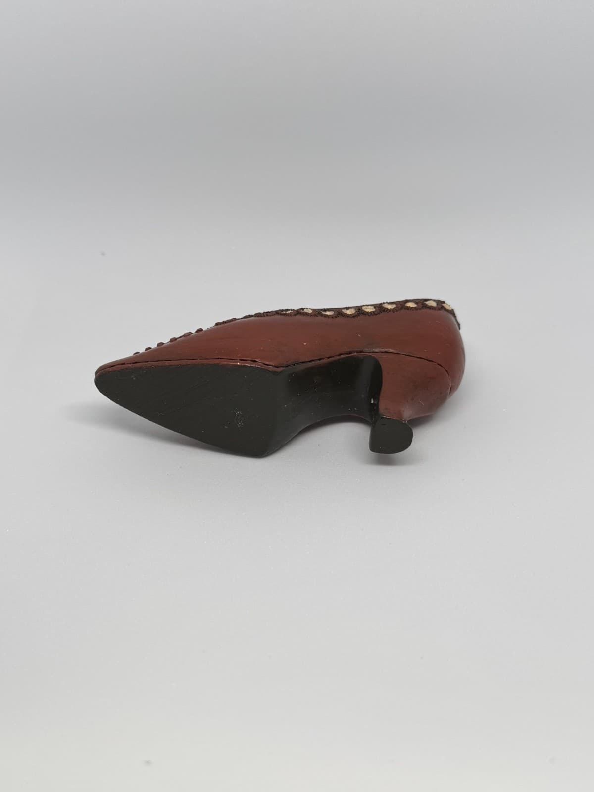 "Courtly Riches" minature shoe figurine - Thumbnail 4