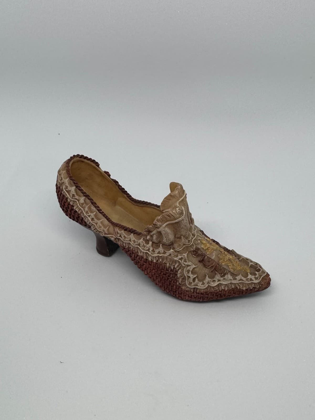 Miniature embroidered potli bag & miniature decorative shoe figurine - Thumbnail 7
