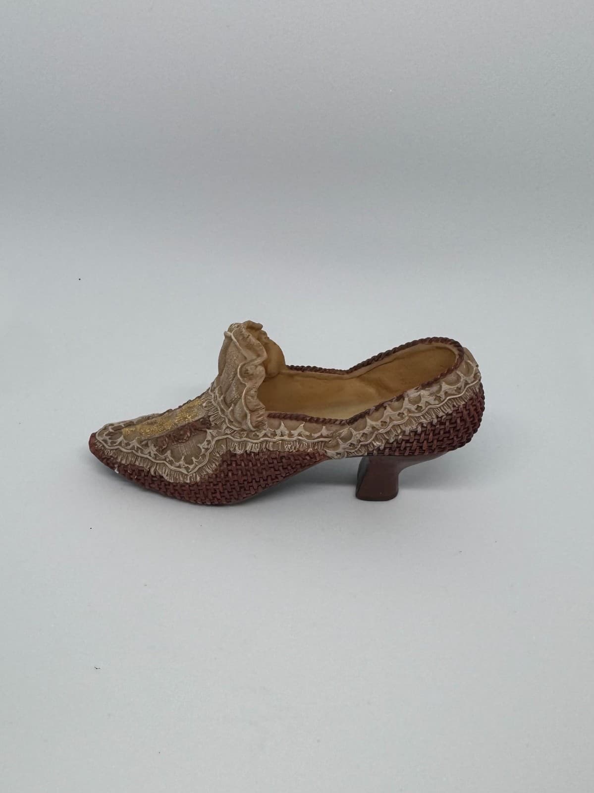Miniature embroidered potli bag & miniature decorative shoe figurine - Thumbnail 8