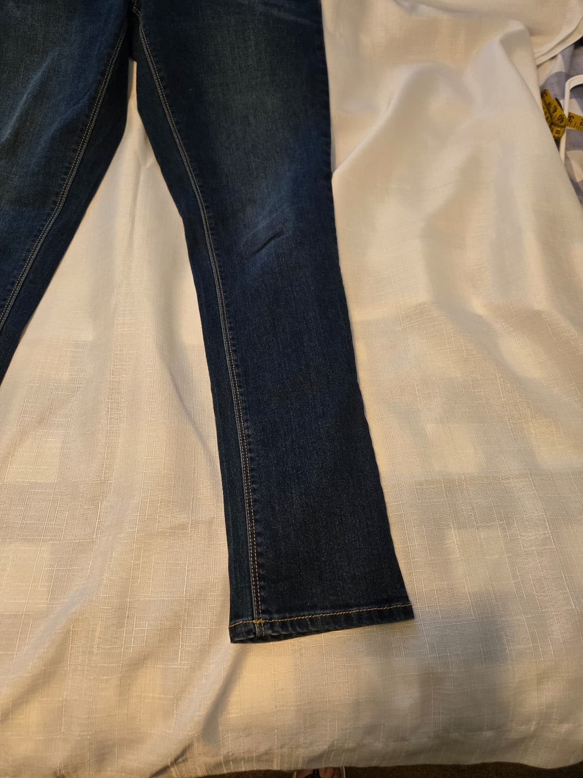 EST 1946 Denim Mid-Rise Women's Jeans Size 8 Inseam 29", Item #1016 - Thumbnail 3