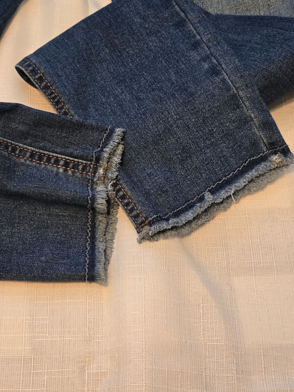 Classic Women's Dark Blue Skinny Jeans Size 8, Item #1015 - Thumbnail 4