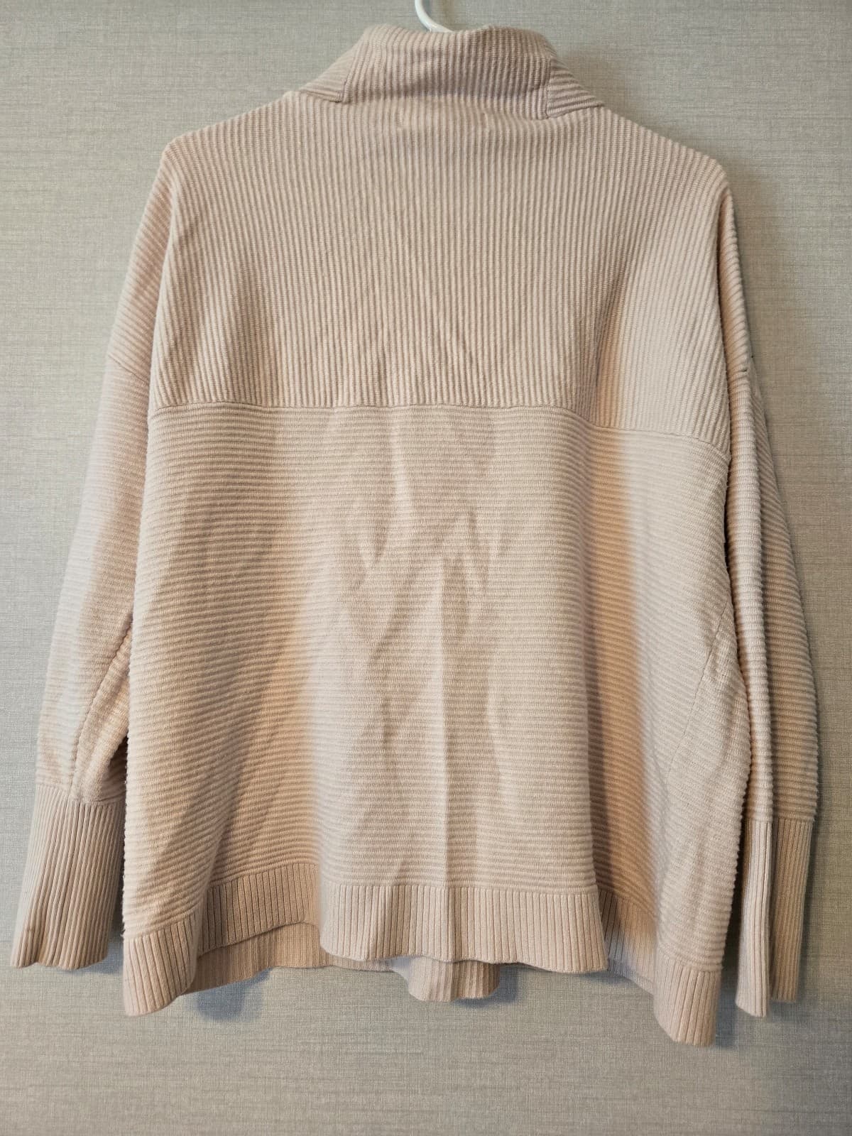 Chelsea & Theodore Ribbed Turtleneck Sweater Size M, Item #1022 - Thumbnail 2
