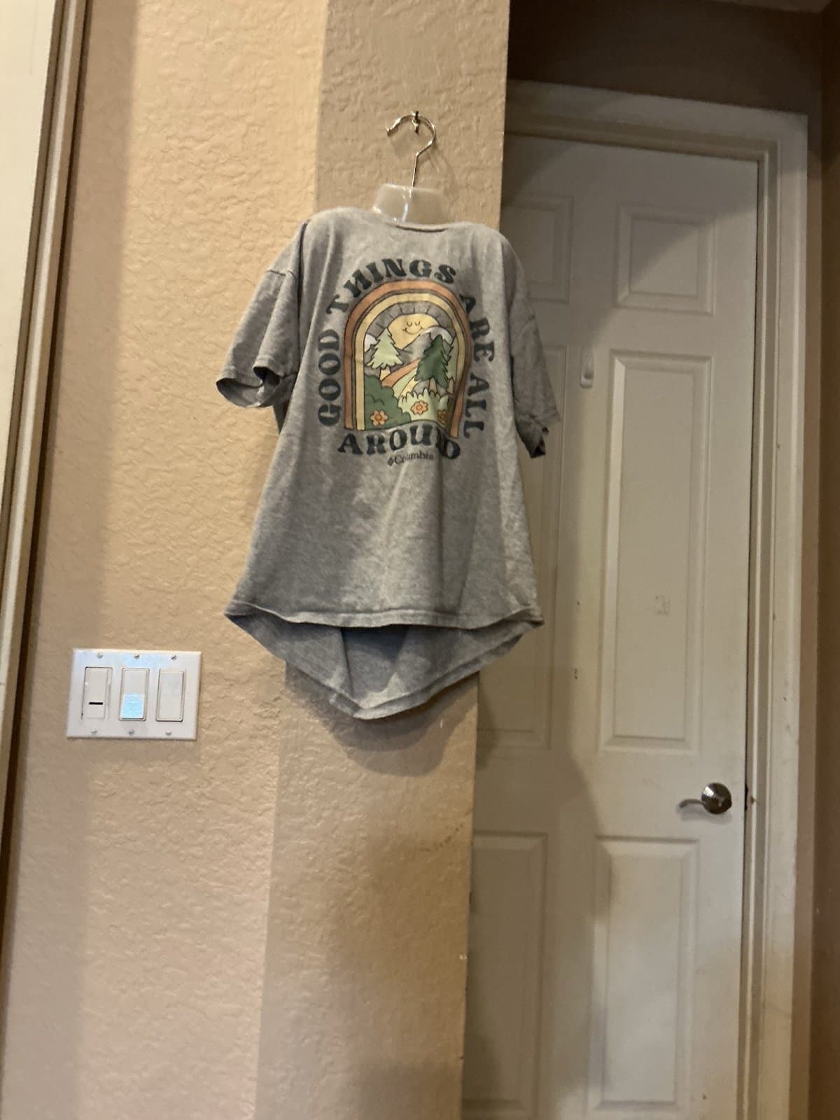 Girls Columbia Good Things Are All Around Graphic Tee Size M