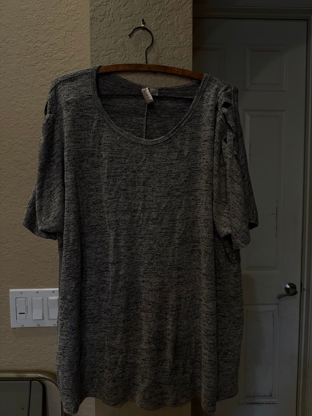 MISIA Gray Melange Short Sleeve Top