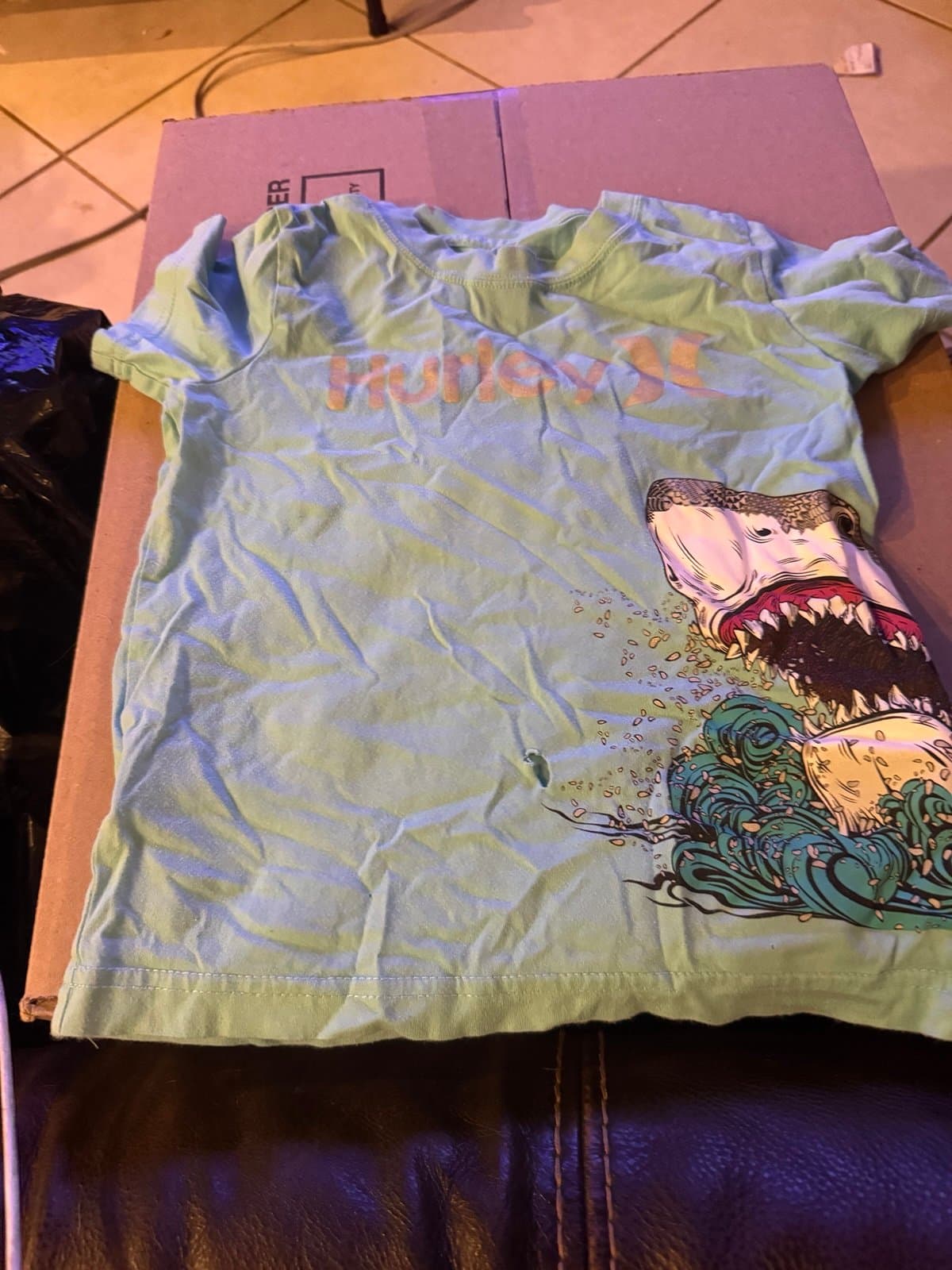 Hurley Shark Graphic T-shirt 5-6 YRS